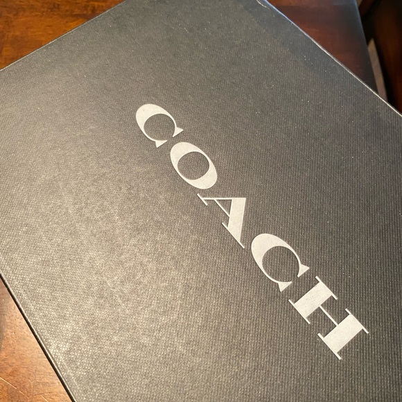 COACH LOGO HEELS - Picture 7 of 7